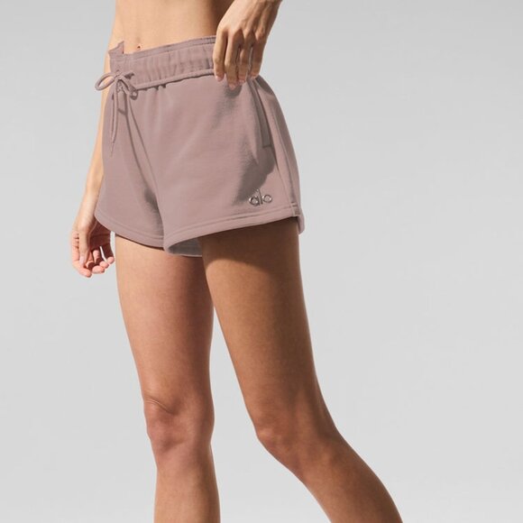 Alo Yoga Accolade Short Taupe - Picture 2 of 5
